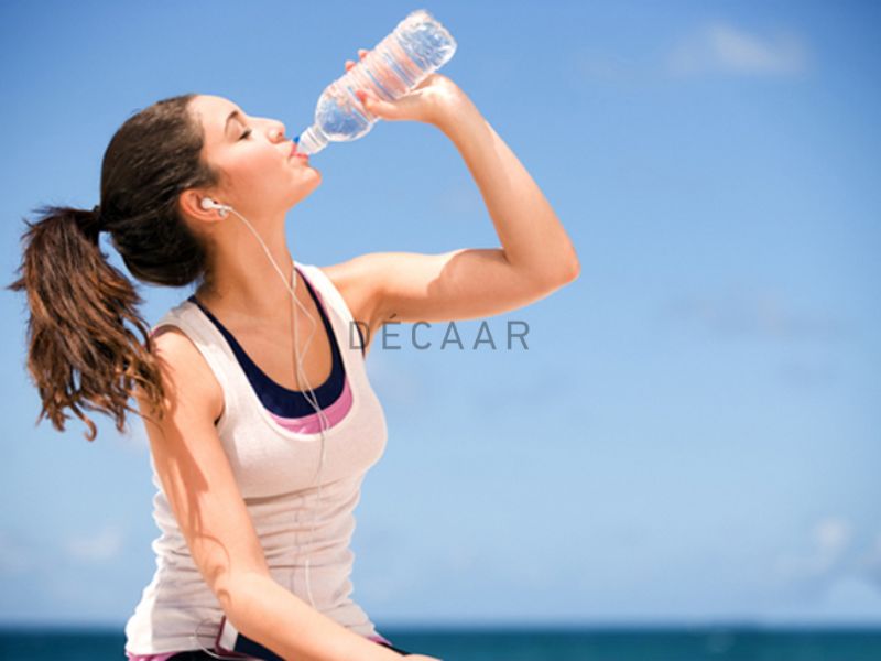 Uống đủ nước mỗi ngày